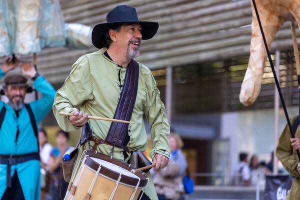 Os gatos vagueiam pelos poemas… Os gatos vagueiam pelos poemas…
