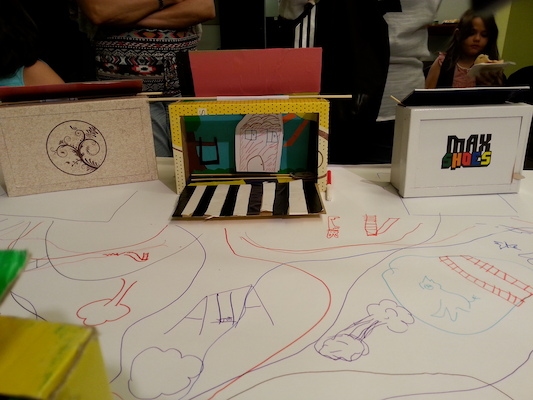 Marionetas de Papel - Caixa das Histórias Ensarilhadas Marionetas de Papel - Caixa das Histórias Ensarilhadas